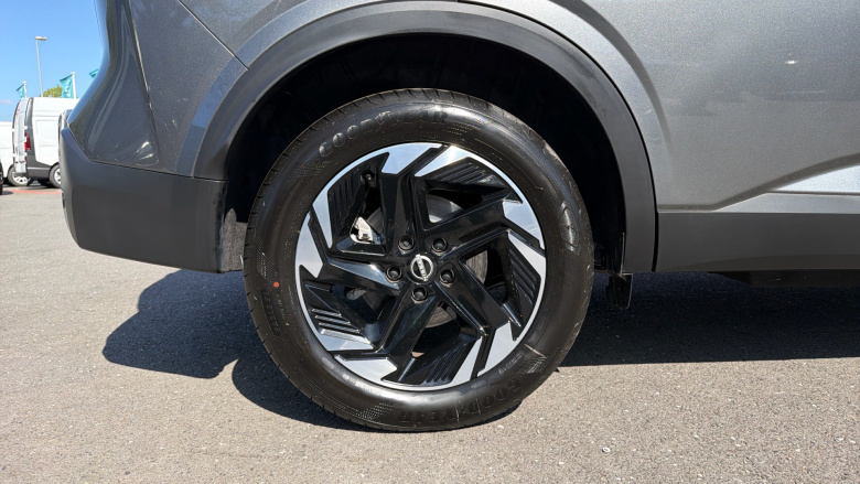 Nissan Qashqai 1.3 DiG-T MH N-Connecta 5dr Petrol Hatchback